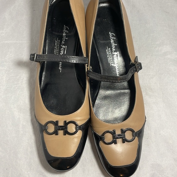 Salvatore Ferragamo Cap Toe 2-Tone tan Black Patent Leather flats size 9B - Picture 3 of 10